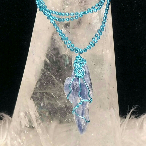 BIG CRYSTALS! Handcrafted Wire Wrapped Necklaces - Picture 11 of 16